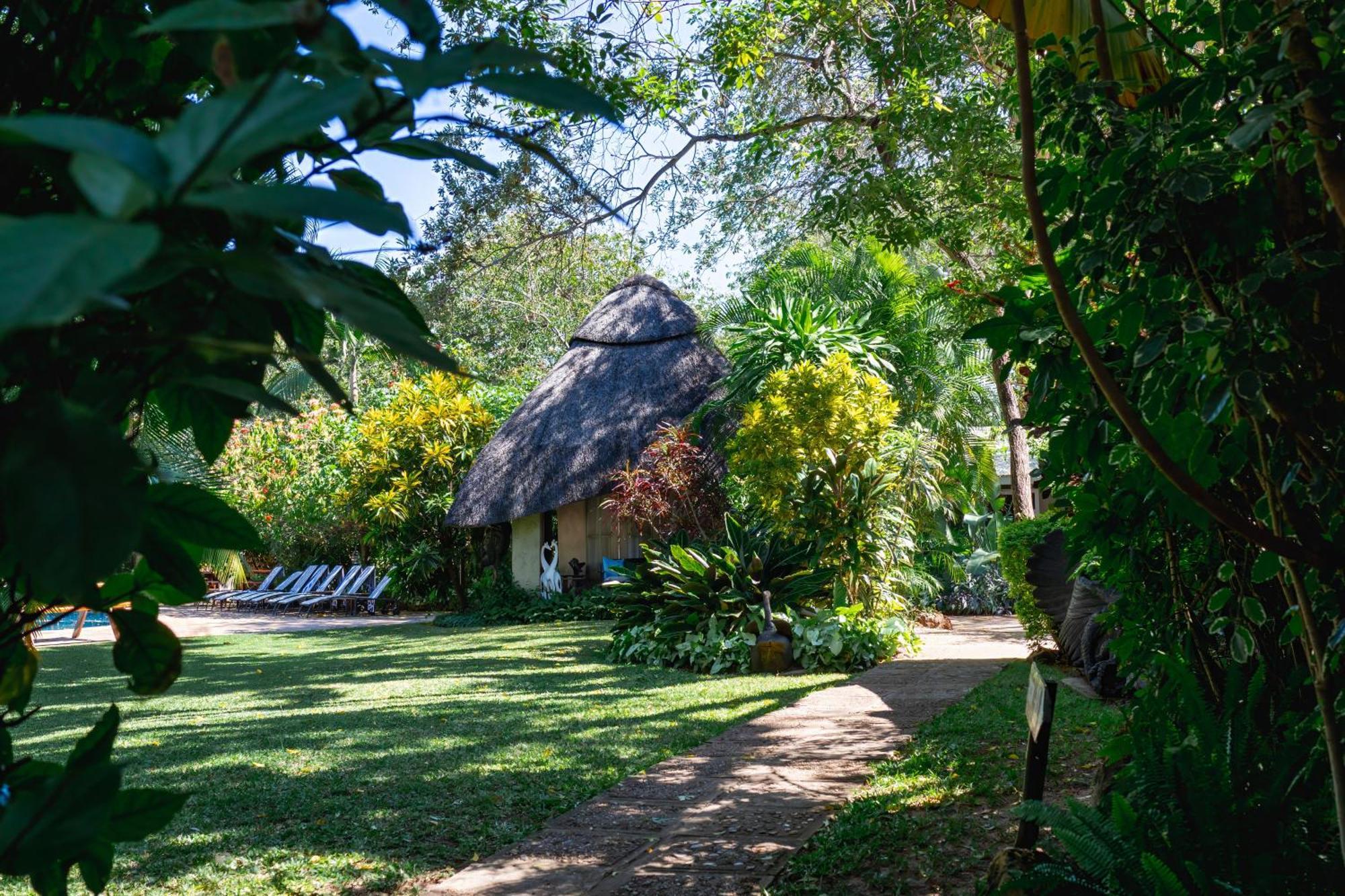Bayete Guest Lodge Victoria Falls Exteriör bild