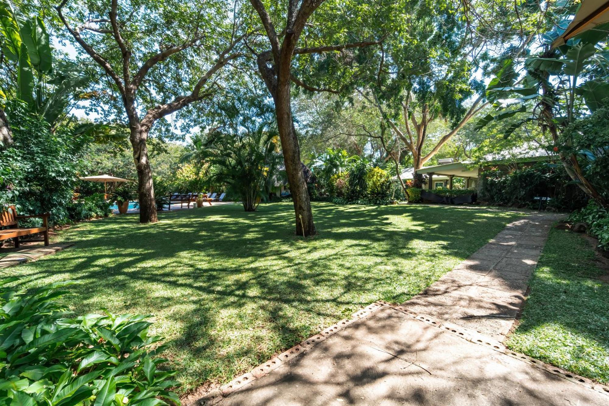 Bayete Guest Lodge Victoria Falls Exteriör bild